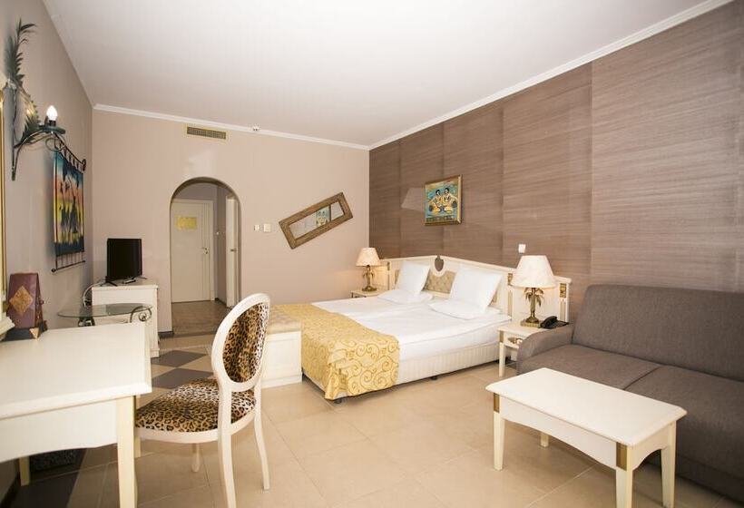 可看到停车场的标准间, Imperial Palace