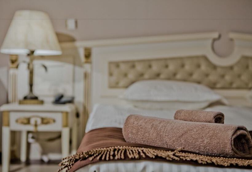 可看到停车场的标准间, Imperial Palace