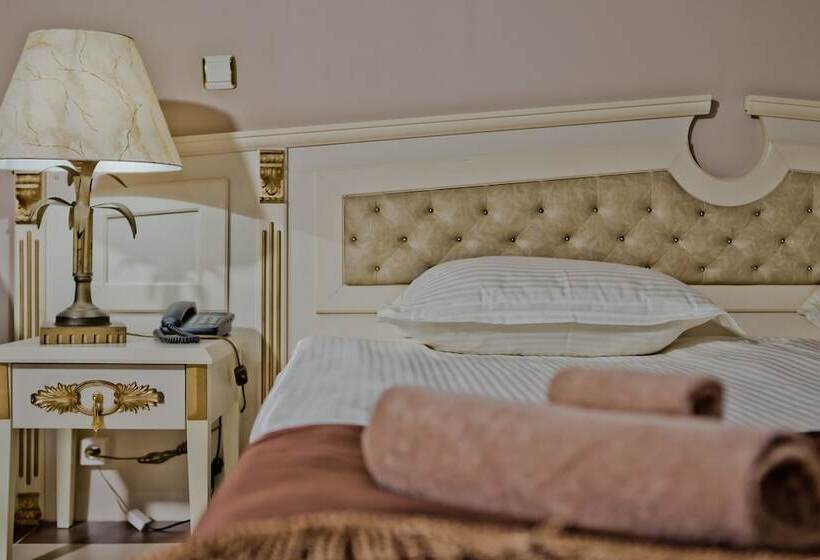 可看到停车场的标准间, Imperial Palace