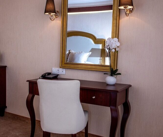 经济房, Imperial Palace