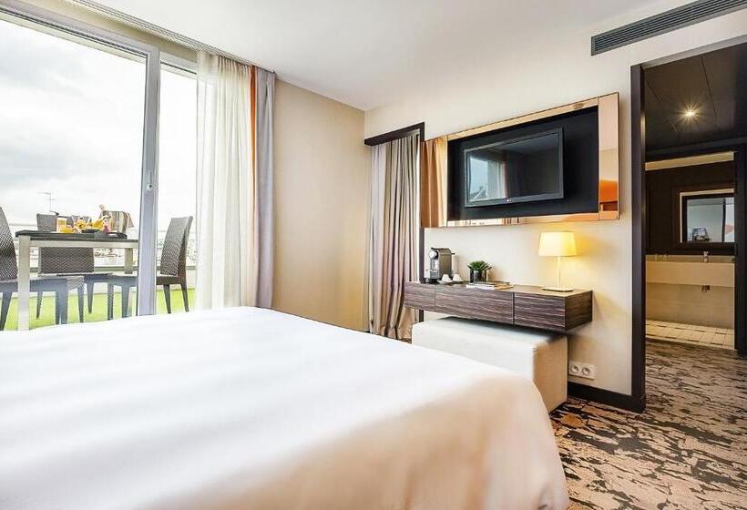 Premium room with terrace, Radisson Blu Hotel, Paris Boulogne