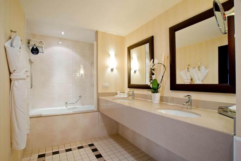 Номер Премиум, Radisson Blu Hotel, Paris Boulogne