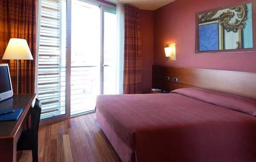 スーペリアールーム, B&b Hotel Imperia Rossini Al Teatro