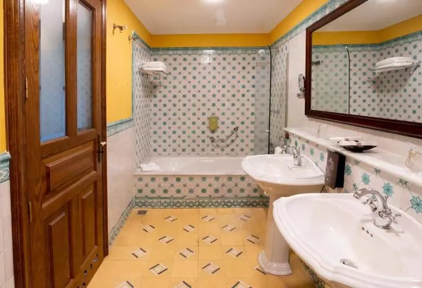 سوئیت جونیور با چشم‌انداز باغ, Spa Villalba