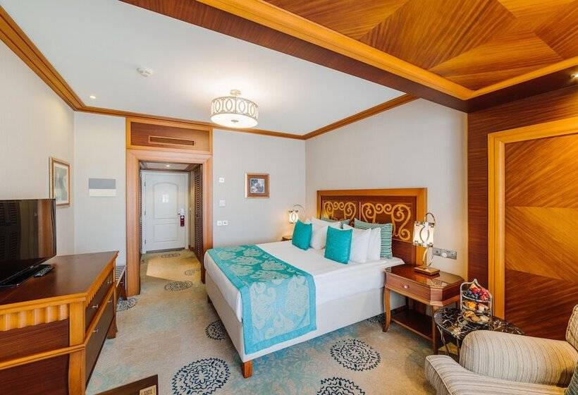 جناح جونيور, The Arkin Colony