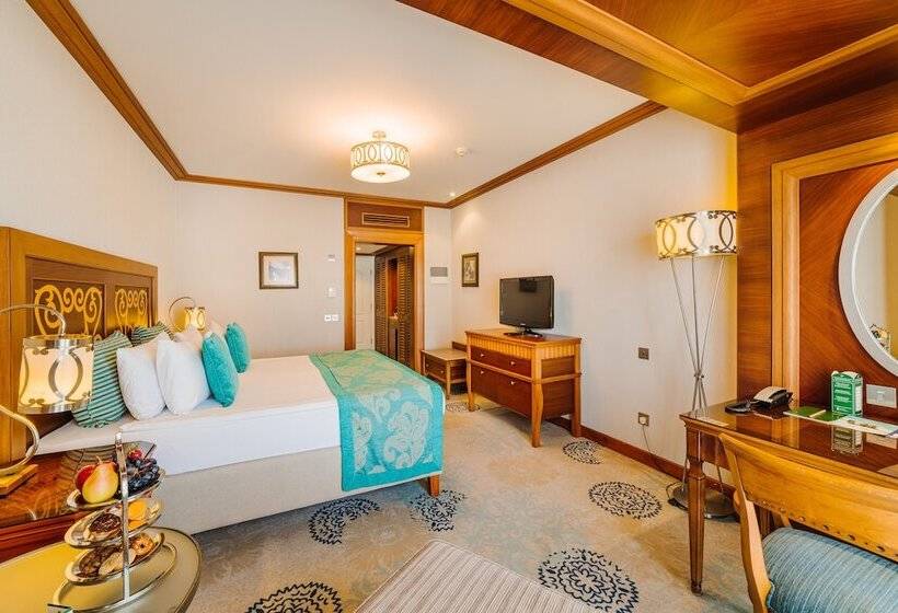 جناح جونيور, The Arkin Colony