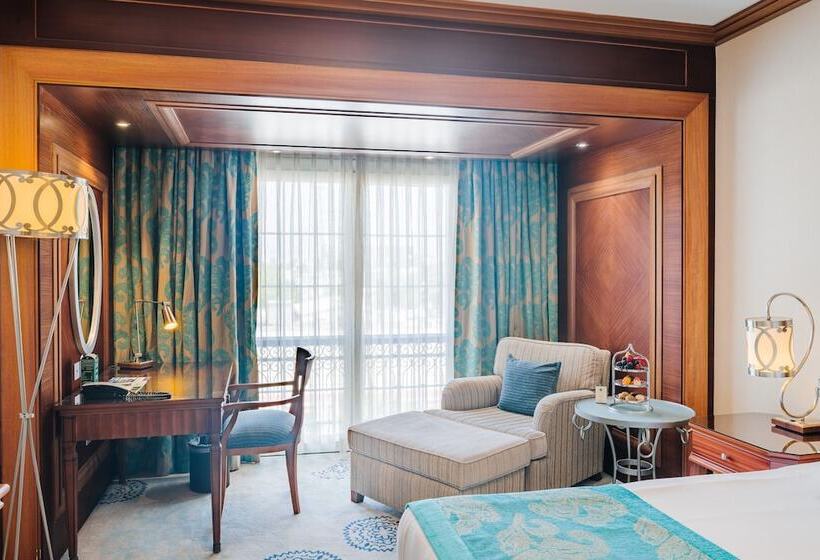 جناح جونيور, The Arkin Colony