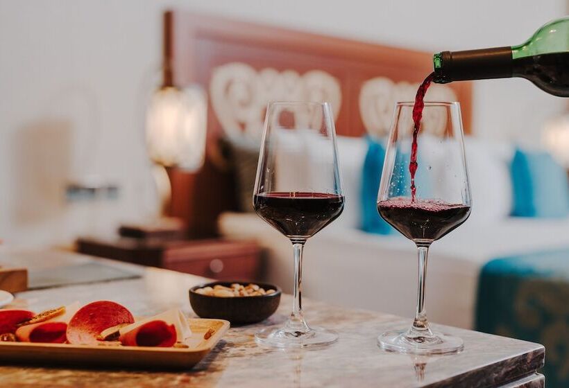 غرفة قياسية, The Arkin Colony