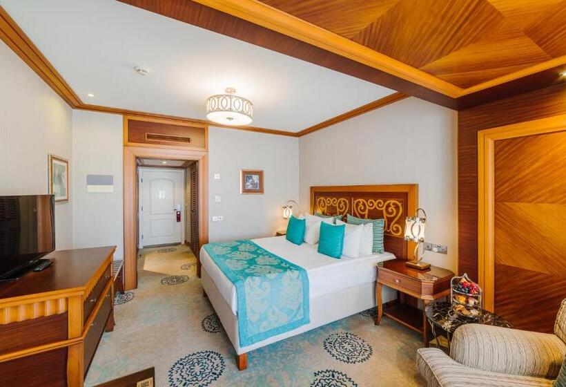 جناح جونيور, The Arkin Colony