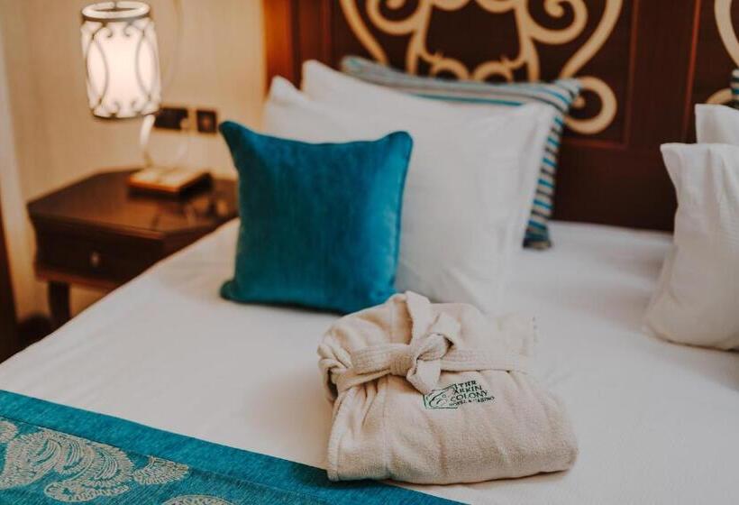 جناح جونيور, The Arkin Colony