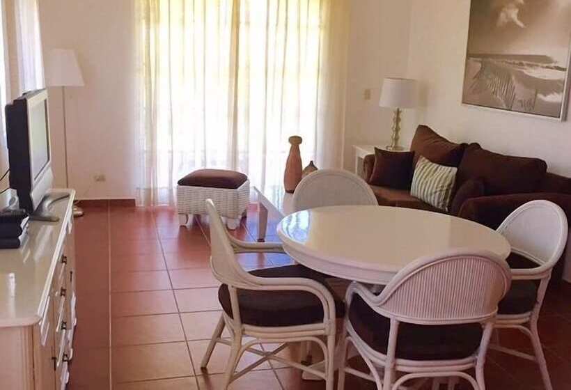 דירת חדר, The Golf Suites