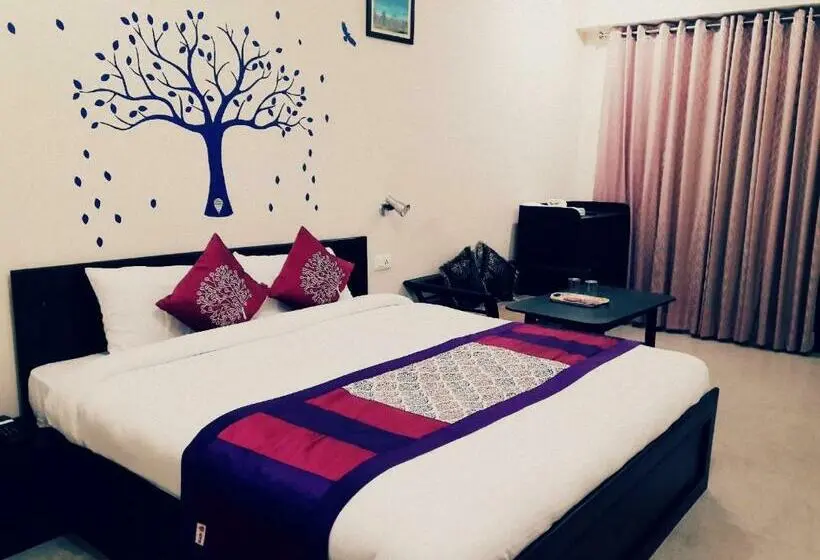 デラックスルーム, Avlokan  Near Kainchi Dham Mandir