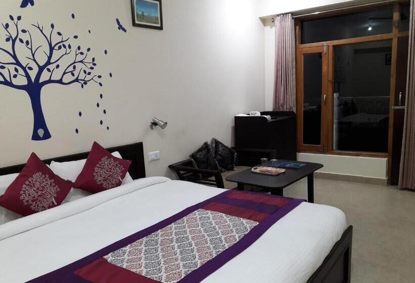 חדר אקזקיוטיב, Avlokan  Near Kainchi Dham Mandir