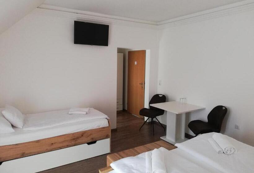 스탠다드 트리플 룸, Levanda Panzió