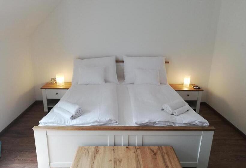 스탠다드 트리플 룸, Levanda Panzió