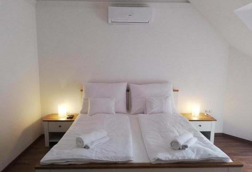 스탠다드 트리플 룸, Levanda Panzió