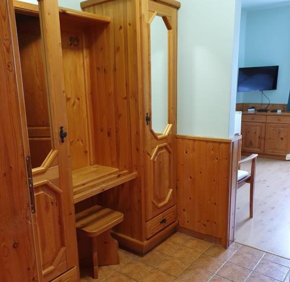 חדר סטנדרט לשלושה, Bozi Rozi Panzió