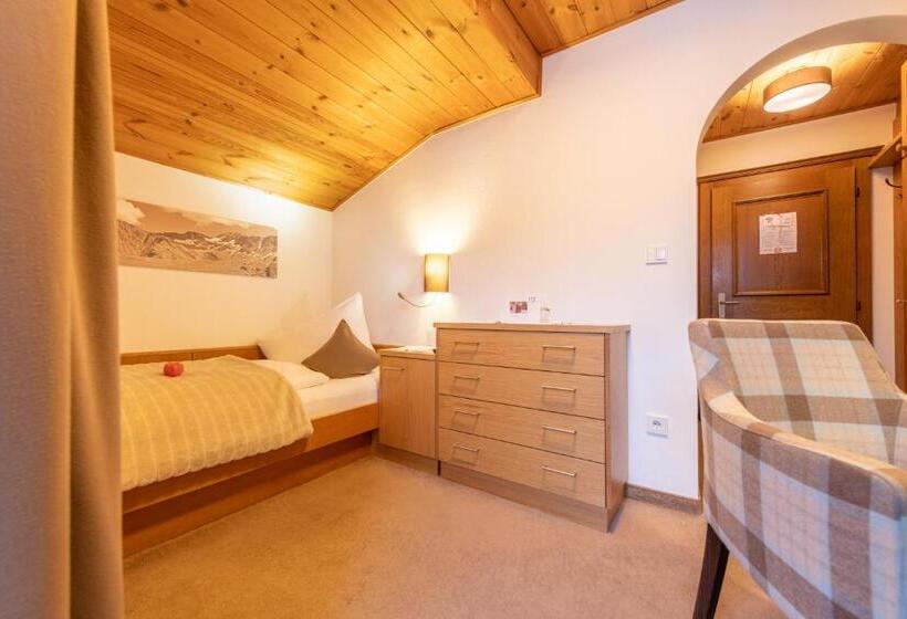 חדר סטנדרט יחיד עם מרפסת, Garni Hotel Platzer