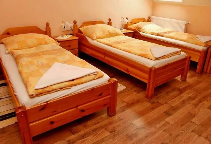 4 Bett Standardzimmer, Határ Csárda Panzió