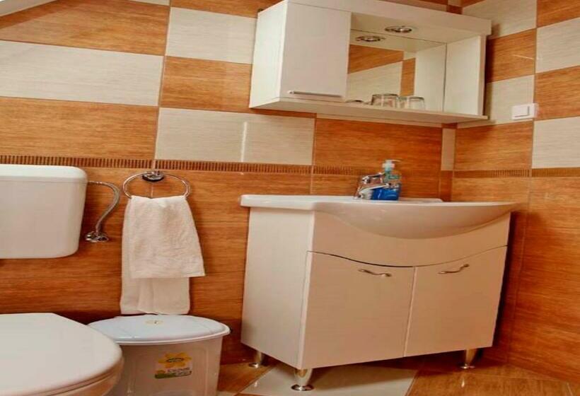 غرفة قياسية رباعية, Határ Csárda Panzió