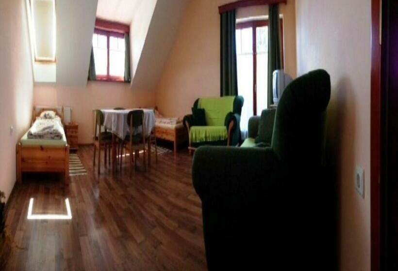 جناح غرفتين نوم, Határ Csárda Panzió