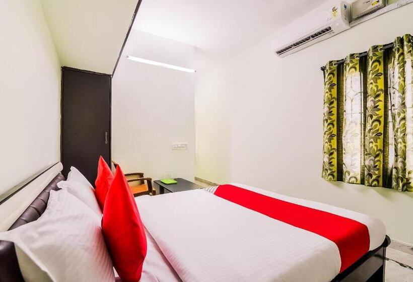 חדר קלאסי לשלושה, O Kartikeya Park View Residency