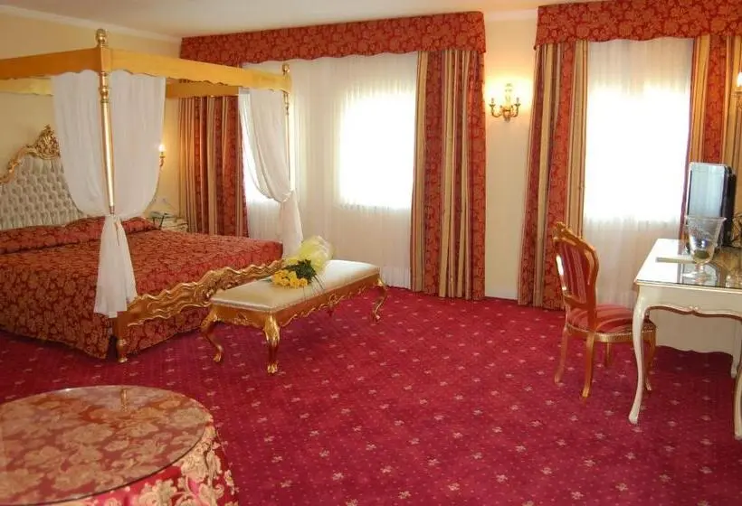 マスタースイートルーム, Motel Gold
