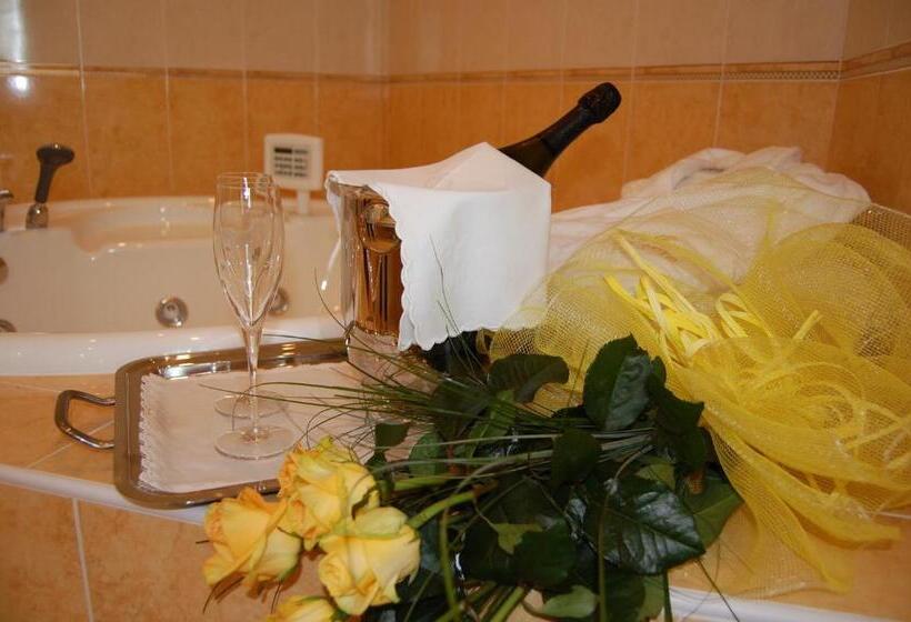 סוויטת מאסור, Motel Gold