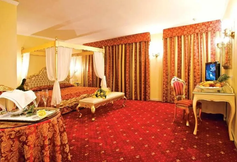 マスタースイートルーム, Motel Gold