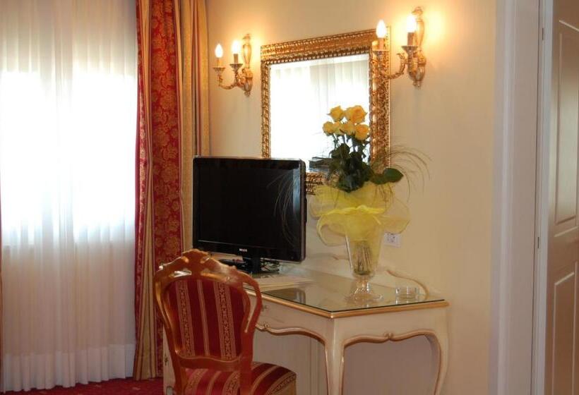 סוויטת מאסור, Motel Gold