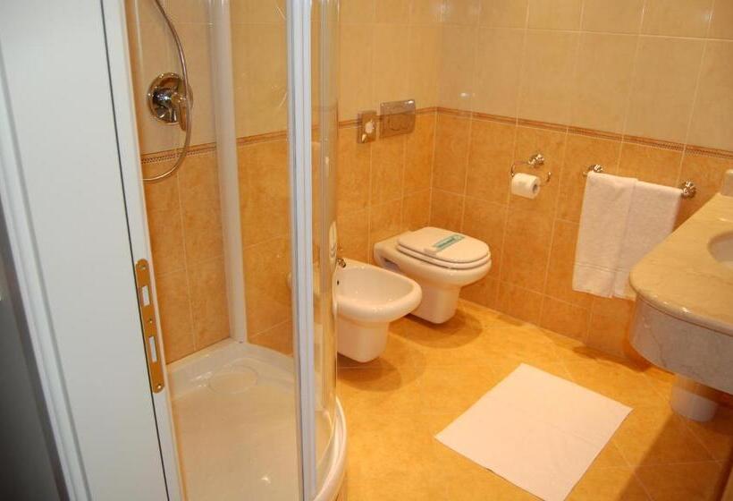 Номер Стандарт Трехместный, Motel Gold