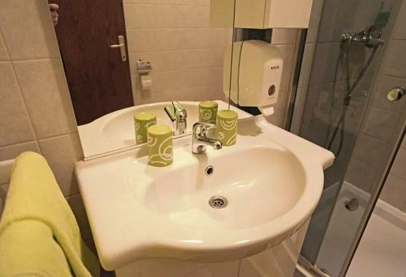 اتاق استاندارد سه نفره, Rooms With A Parking Space Osijek, Slavonija 15994