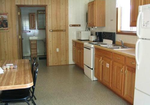 오두막, Riverside Resort