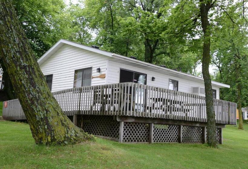 오두막, Riverside Resort