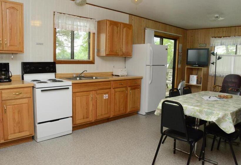 오두막, Riverside Resort