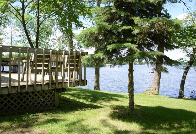 침실 2개 주택, Riverside Resort