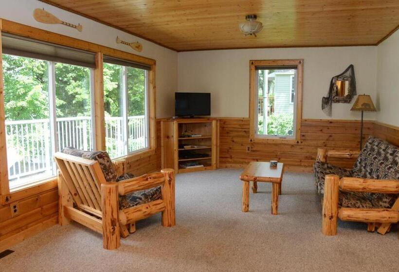 침실 3개 주택, Riverside Resort