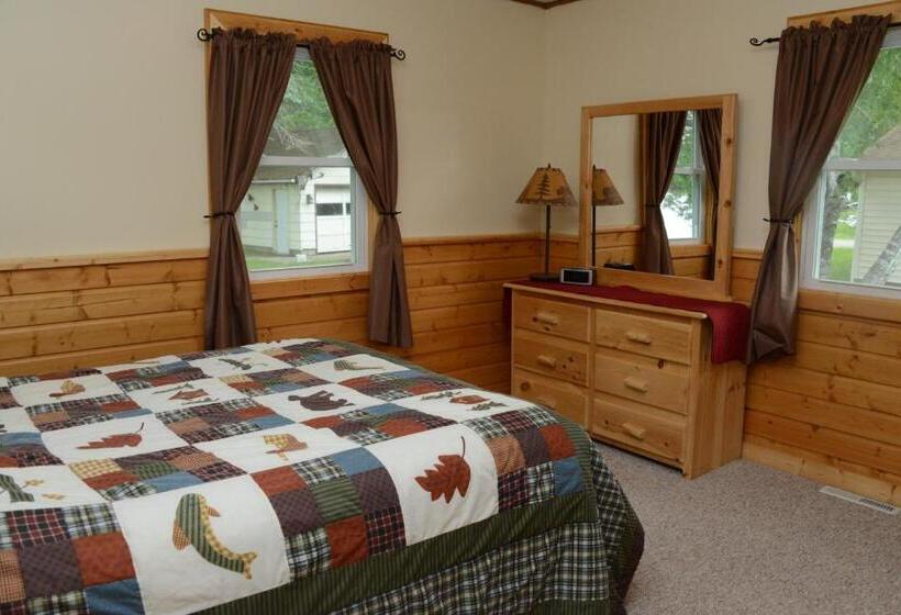 침실 4개 주택, Riverside Resort