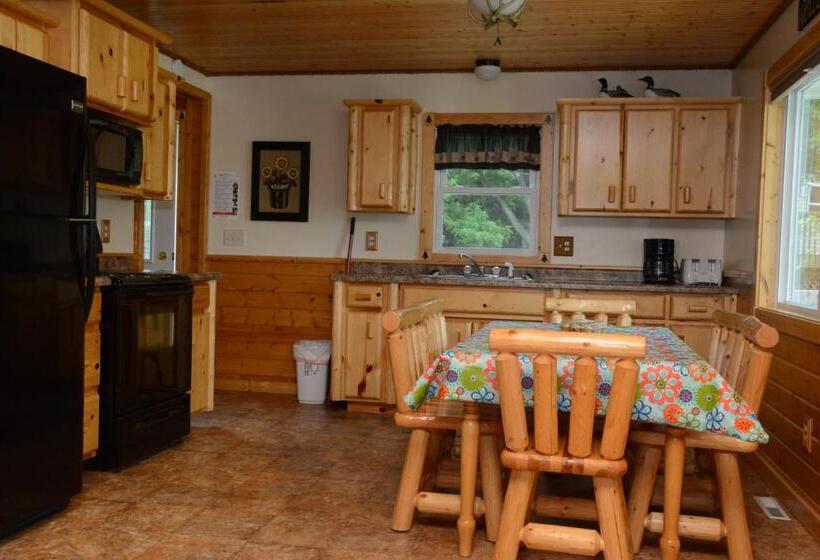 침실 4개 주택, Riverside Resort