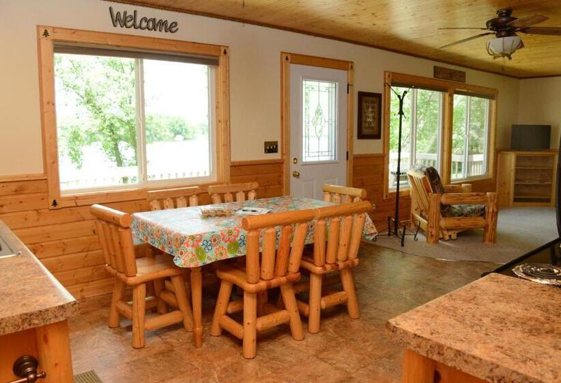 침실 4개 주택, Riverside Resort