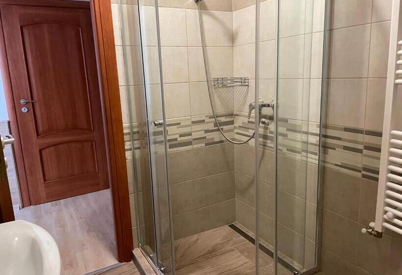 スタンダードルーム, Mayer Pince Panzió