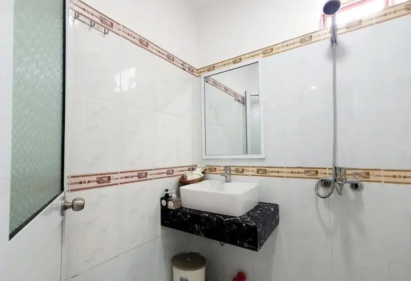 Economy Triple Room, Khách Sạn Thái Bình