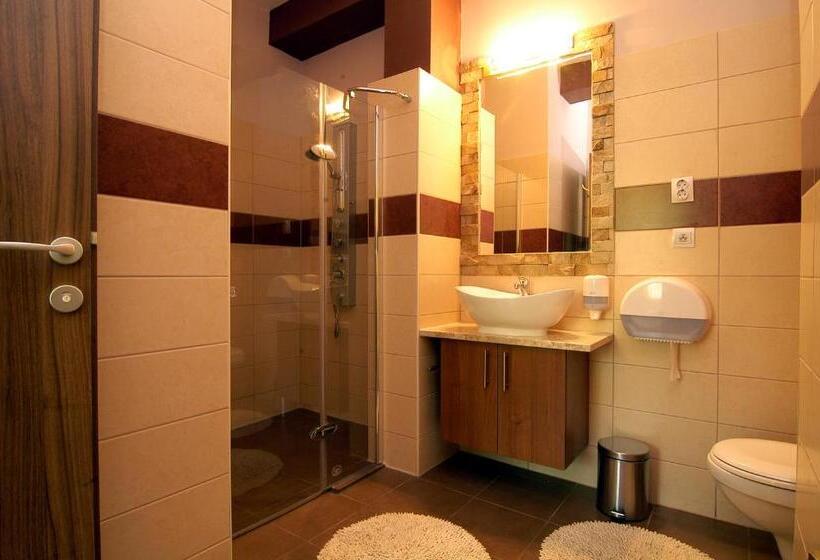 발코니가 있는 4인용 스탠다드 룸, Corso