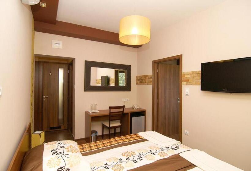 발코니가 있는 4인용 스탠다드 룸, Corso