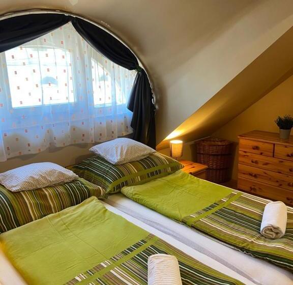 标准工作室, Centrum Vendégház