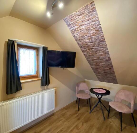 标准工作室, Centrum Vendégház