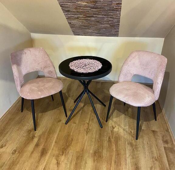 标准工作室, Centrum Vendégház