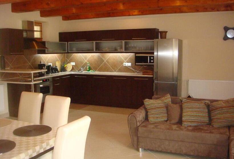 标准三人间, Centrum Vendégház