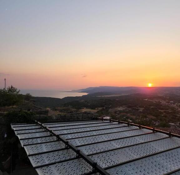 スーペリアールーム, Assos Sunset Boutique