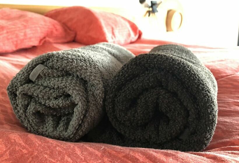 标准间, Au Hangar